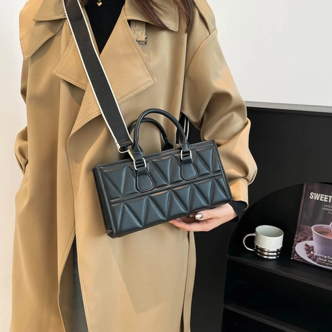 Women PU Leather Shoulder Bag Geometric Triangle Quilted Handbag Large Capacity Crossbody Bag With Wide Strap Fashion Purse