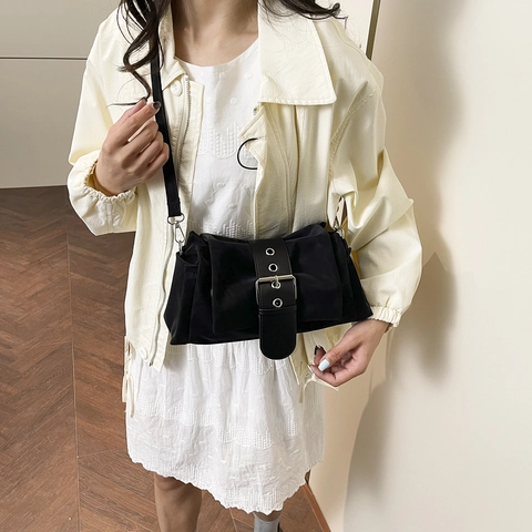 Retro Schouder Crossbody Tas Mat PU Leer Grote Riemgesp Zilveren Hardware Geplooid Ontwerp Vintage Voor Dames