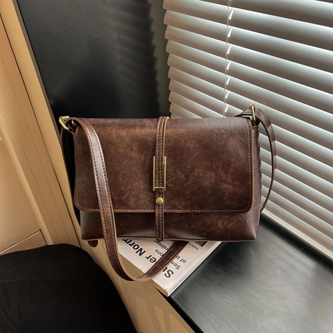 Damen Vintage PU Leder Schultertasche Klappe Umhängetasche Handtasche Mit Goldener Metallschnalle Casual Commute Style
