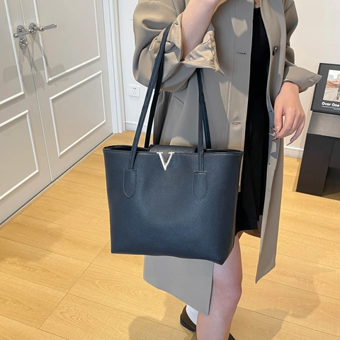 Große Kapazität Litchi Grain PU Leder Tragetasche V Metall Dekor Schulter Handtasche Lässig Pendeln Damen