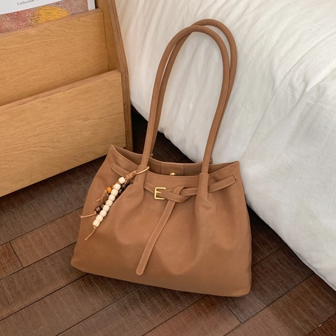 Bolso Tote Retro De Cuero PU Mate De Gran Capacidad Para Mujer Con Colgante De Cuentas De Madera Bolso De Hombro Minimalista
