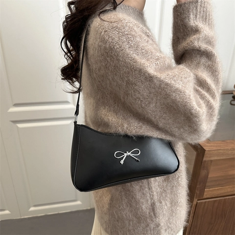 Bolso de Axila de Cuero PU para Mujer con Lazo de Metal Vintage Bolso de Hombro Color Sólido Minimalista y Moderno