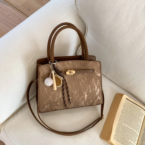 Sac À Bandoulière En Cuir PU Rétro Avec Serrure Dorée Texture Verticale Sac À Main Décontracté Pour Femme Avec Charme De Baseball