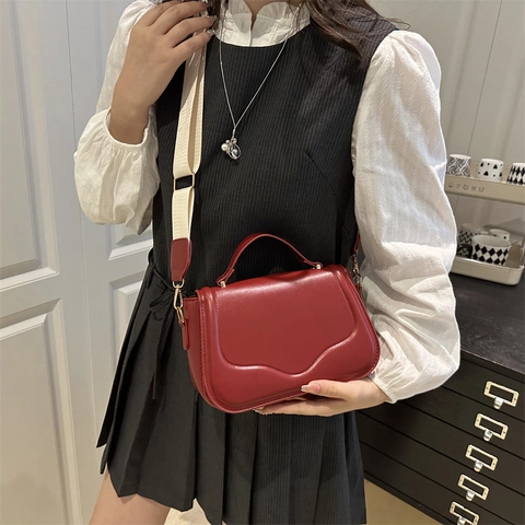 Women Fashion PU Leather Shoulder Bag Wavy Stitching Flap Handbag With Adjustable Wide Fabric Strap Versatile Crossbody Bag