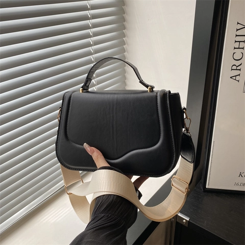 Borsa a Tracolla da Donna alla Moda con Patta a Onde in Pelle PU Handbag con Ampia Tracolla Regolabile e Dettagli Dorati