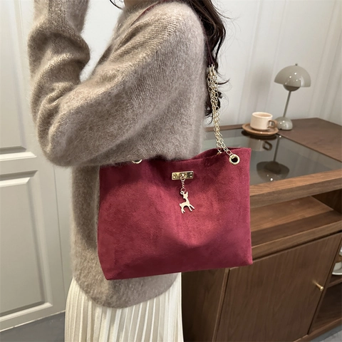 Matte Suede Tote Bag Gold Chain Shoulder Strap Metal Deer Pendant Large Capacity Vintage Commuter Handbag For Women