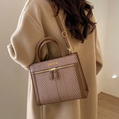 Bolso Bandolera de Cuero PU con Trama de Espiga Retro para Mujer Bolso de Mano Cuadrado Pequeño Simple de Moda con Colgante de Cuentas