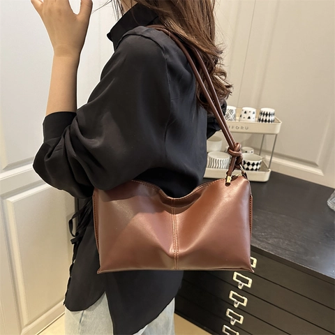 Women PU Leather Shoulder Bag Retro Casual Underarm Purse With Knot Detail Handle And Gold Hardware Vertical Stitching
