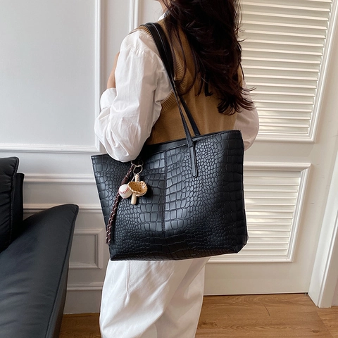 Women Large Capacity Crocodile Pattern Tote Bag Urban Minimalist Alligator Embossed PU Leather Shoulder Bag With Baseball Charm