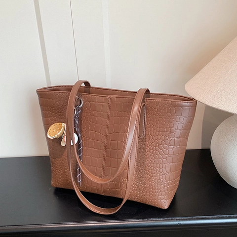 Women Large Capacity Crocodile Pattern Tote Bag Urban Minimalist Alligator Embossed PU Leather Shoulder Bag With Baseball Charm