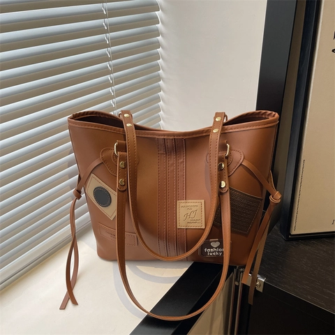 Women Retro PU Leather Large Capacity Tote Bag Vintage Patches Shoulder Bag For Daily Commuting Office Use Commuter Bag