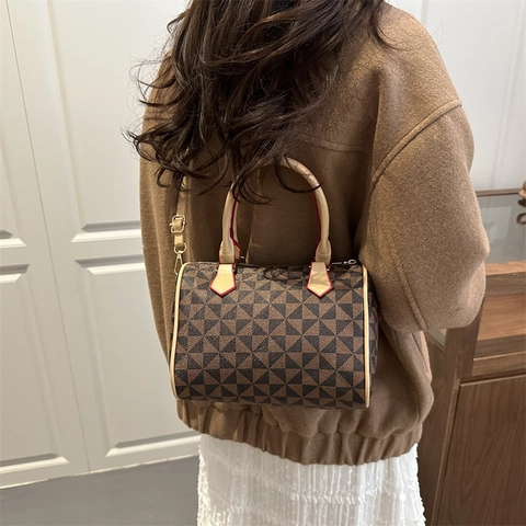 Women Triangle Boston Bag Casual Shoulder Crossbody Handbag Fashion Large Capacity Pillow Bag With Red Edge Oil Detail