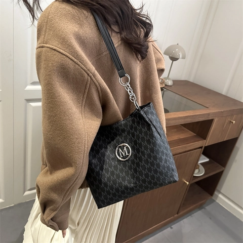 Bolso de Mano Vintage Gran Capacidad Monograma Mujeres Cuero Artificial Retro Cadena Bolso de Hombro Diario Conmutación
