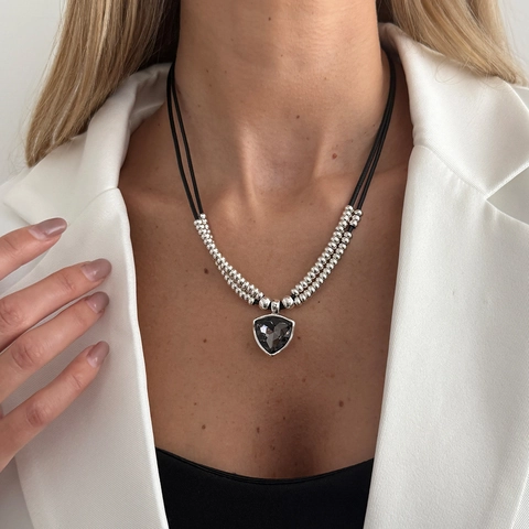 Moderne Geometrische Dreieck Anhänger Halskette Mit Legierung Silber Perlen Und Schwarze Wachsschnur Für Frauen