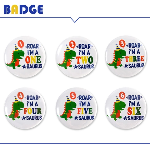 Süße Cartoon Dinosaurier Geburtstag Nummer Weißblech Abzeichen Für Kinder Party Dekoration Bunte Runde Button Anstecknadel Brosche Geschenk