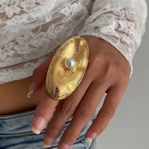 Oversized Alloy Statement Ring With Faux Artificial Pearl Ripple Texture Concentric Waves Vintage Jewelry For Women Fashion Accessory