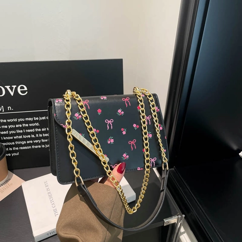 Mode Damen PU Leder Quadratische Schultertasche Gold Metallkette Riemen Blumen Schleife Bär Herz Druck Süße Umhängetasche Alltag