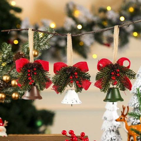 Decorazione Natalizia da Appendere Campana di Metallo Vintage Con Fiocco in Iuta Rossa Pigna e Aghi di Pino per Albero