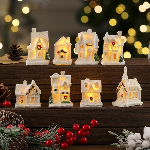 Lichtgevend Kersthuisje Hars Miniatuur Dorp Besneeuwd Warm LED Licht Ornament Voor Feestdagen Thuis Bureau Decoratie