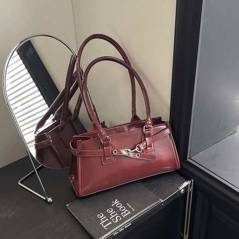 Damen Glänzende PU Leder Baguette Tasche Rechteckige Schulter Unterarm Handtasche Mit Gürtelschnalle Dekor Vintage Mode
