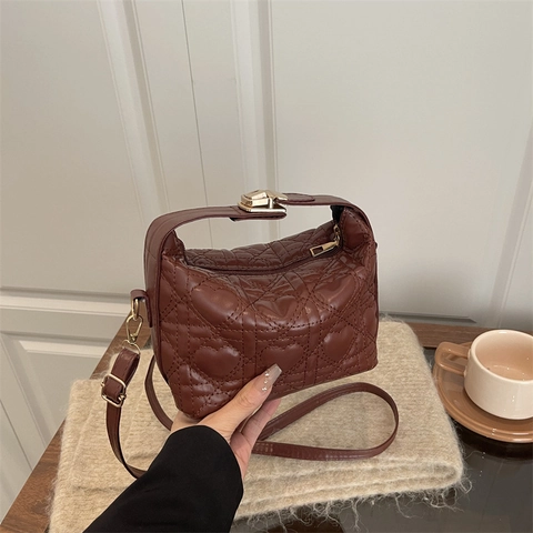 Women Chic Heart Quilted PU Leather Crossbody Shoulder Bag With Top Handle Gold Hardware Stitching Elegant Small Handbag