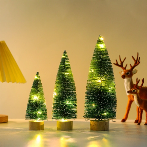 Mini Weihnachtsbaum LED Leuchtend Desktop Ornament Beflockte Sisal Bäume Mit Holzsockel Feiertag Haus Dekoration