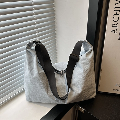Borsa a Spalla in Nylon Impermeabile Grande Capacità per Donna Semplice Casual Tracolla Hobo Dumpling Borsa Con Ampio Spallaccio Regolabile Scuola Pendolare