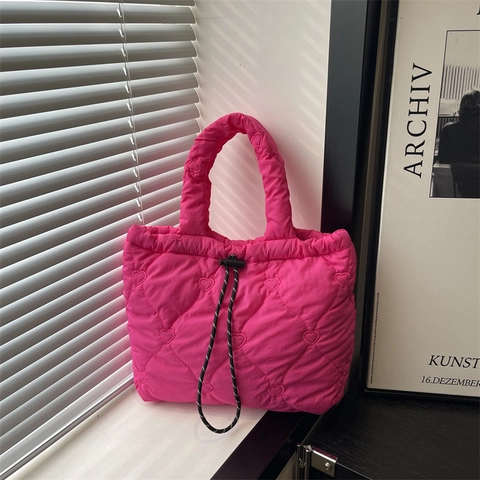 Sac Seau en Nylon Matelassé en Cœur Cordon de Serrage Tote Bag Rembourré pour Femmes Quotidien Sac à Main Style Coréen Léger