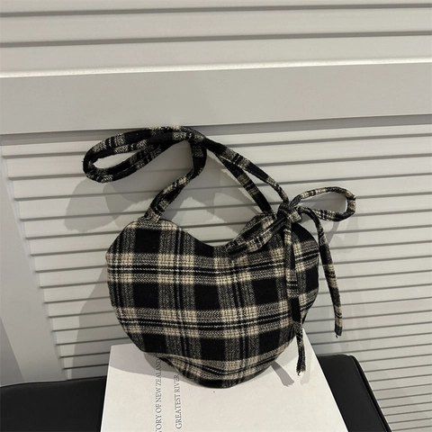 Korean Style Large Capacity Heart Shaped Plaid Shoulder Bag For Women Canvas Checkered Crossbody Bag With Bow Decoration