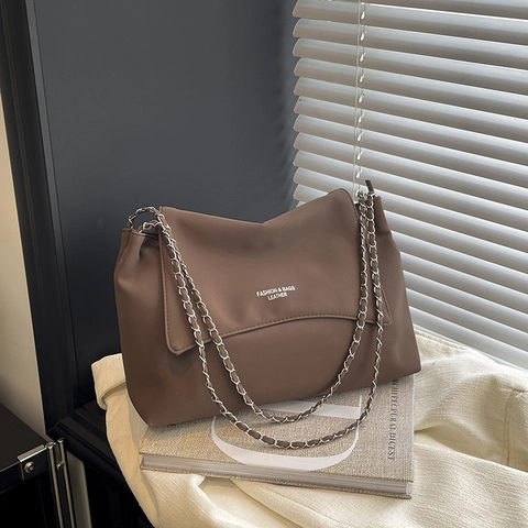 Women PU Leather Underarm Bag Minimalist Large Capacity Metal Chain Strap Shoulder Bag Daily Commute Chic Solid Color