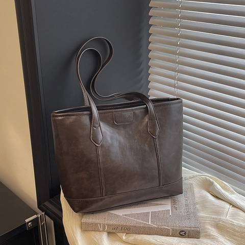Women Large Capacity PU Leather Tote Bag Vintage Minimalist Shoulder Bag Casual Commute Work Bag With Bear Pendant