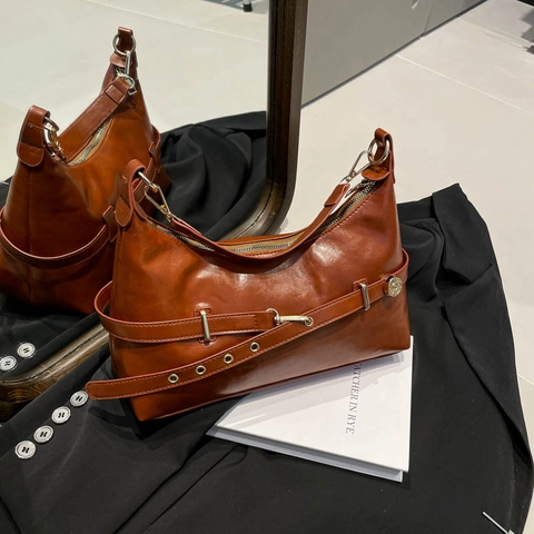Bolso de Hombro Hobo de Cuero PU Retro para Mujer Gran Capacidad Con Cinturón Decorativo Hardware Dorado Bolso de Mano Diario
