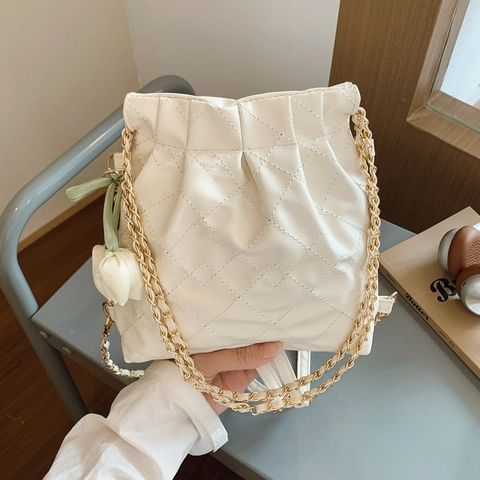Borsa a Secchiello Trapuntata Elegante da Donna Con Ciondolo a Tulipano Tracolla a Catena in Oro Pelle PU Borsa a Spalla