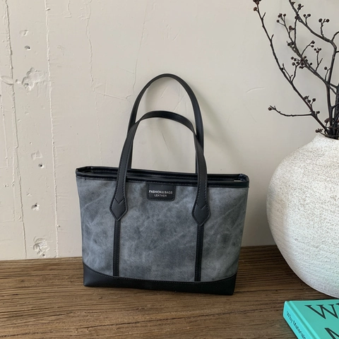 Vintage Large Capacity Tote Bag For Women PU Leather Minimalist Solid Color Distressed Texture Commuting Shoulder Handbag