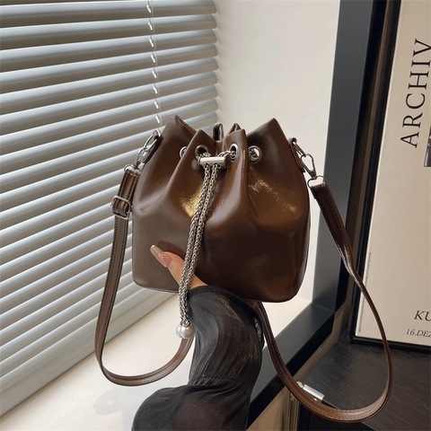 Fashion Women PU Leather Bucket Bag Shiny Drawstring Pearl Chain Crossbody Shoulder Bag Large Capacity Retro Solid Handbag