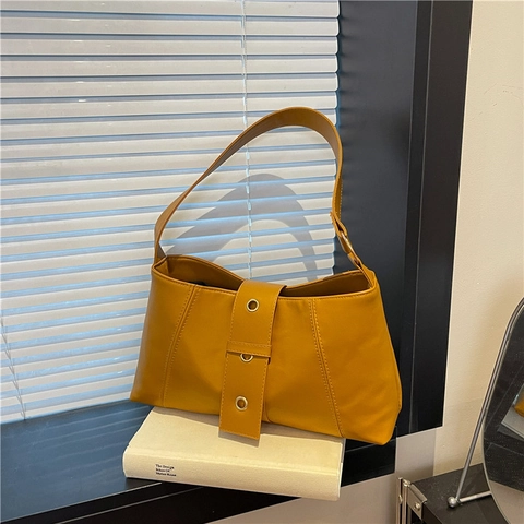 Women Retro PU Leather Shoulder Bag Fashion Underarm Bag With Metal Eyelet Large Capacity Solid Color Hobo Bag
