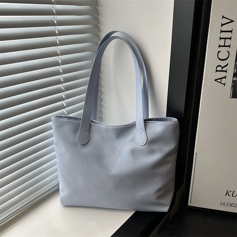 Borsa Tote Minimalista In Nylon Grande Capacità Cerniera Borsa A Spalla Per Donne Pendolare Versatile Tinta Unita