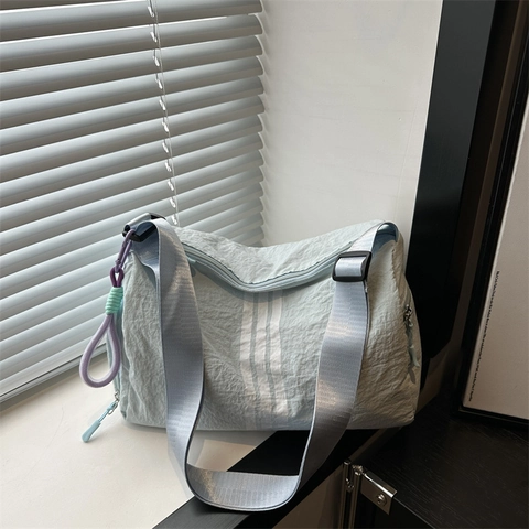 Borsa Tracolla Sportiva A Righe Nylon Increspato Borsa A Spalla Casual Grande Capacità Borsa Da Palestra Viaggio Donne