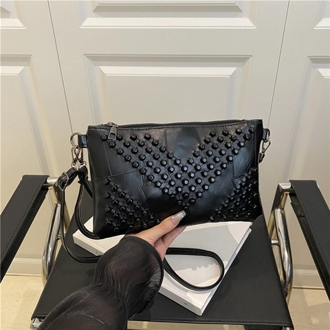Borsa A Tracolla Busta Con Borchie Pelle PU Motivo V Borsa A Mano Versatile Stile Punk Retrò Per Donna