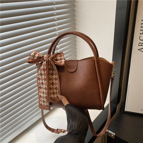 Damen Umhängetasche PU Leder Weiche Handtasche Eimerbeutel Mit Kariertem Schal Dekor Magnetverschluss Elegant Alltag Pendeln