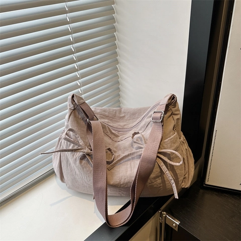 Bolso de Hombro de Nailon para Mujer Gran Capacidad Bolso Bandolera Plisado con Lazo Casual Color Sólido a Mano