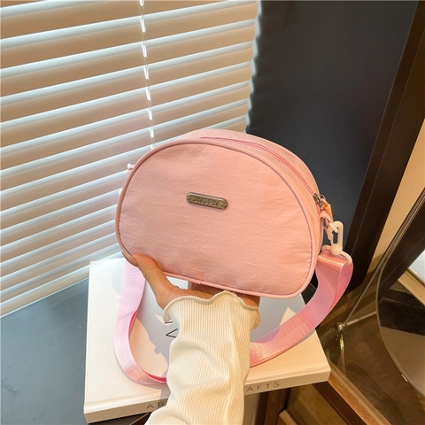 Einfache Halbmond Umhängetasche Aus Nylon Für Damen Kleine Minimalistische Schultertasche Vielseitige Schicke Pendler Handtasche
