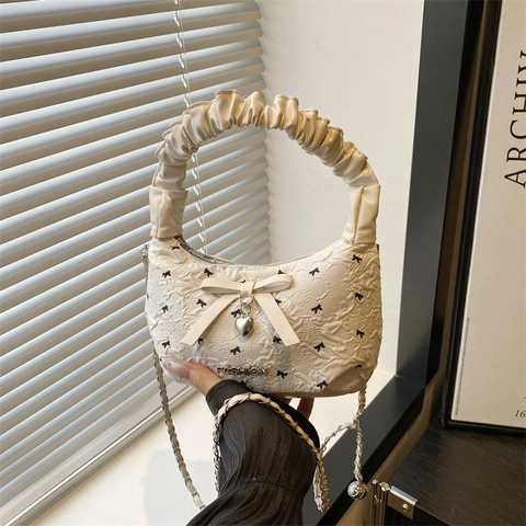 Damen Süße Rüschen Hobo Tasche Mit Schleife Dekoration Und Herz Anhänger Kette Schultergurt PU Leder Lässig Unterarm Umhängetasche