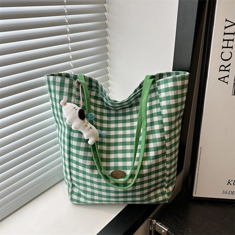Large Capacity Gingham Canvas Tote Bag For Women Casual Plaid Shoulder Bag With Cute Plush Dog Charm Magnetic Buckle Daily Handbag