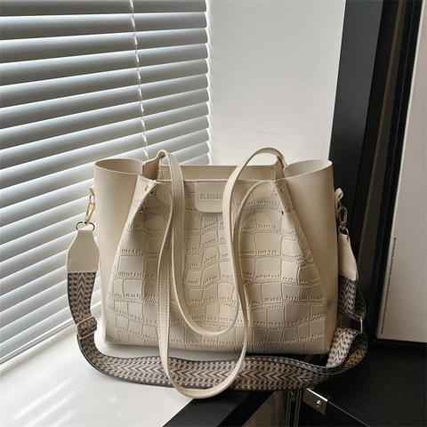Women Large Capacity Crocodile Embossed PU Leather Tote Bag Retro Underarm Shoulder Bag With Adjustable Wide Strap Fashion Handbag