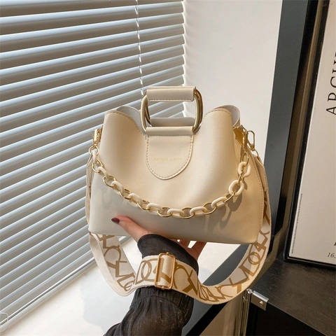 Borsa a Secchiello da Donna in Pelle PU Con Manico in Metallo Tracolla Larga Decorativa Catena Casual Pendolare