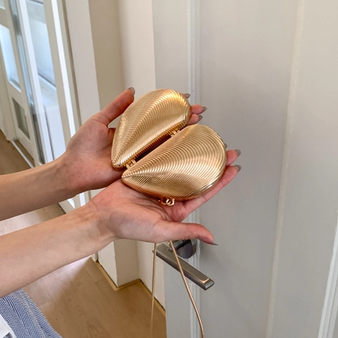 Women Shell Shaped Mini Crossbody Bag Acrylic Metallic Texture Evening Clutch Bag With Chain Strap Elegant Shoulder Bag