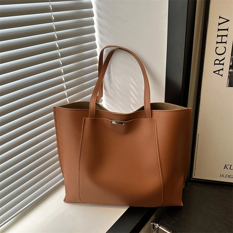 Minimalist Large Capacity PU Leather Tote Bag For Women Solid Color Casual Shoulder Bag With Metal Buckle Commuter Handbag