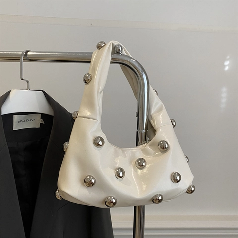 Borsa Hobo In Pelle PU Lucida Da Donna Borchie Argentate Mezzaluna Borsa A Spalla Trendy Versatile
