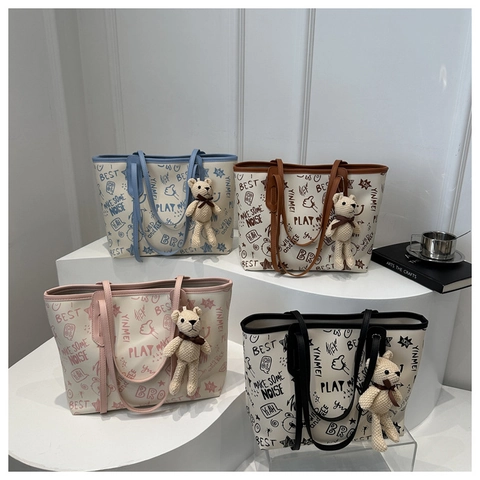 Vintage Graffiti Print Tote Bag For Women Large Capacity PU Leather Shoulder Bag With Bear Pendant Contrast Color Handbag